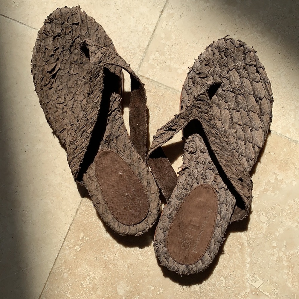 SKIN Natural Skin Cocoa Brown Thong Sandals. 7